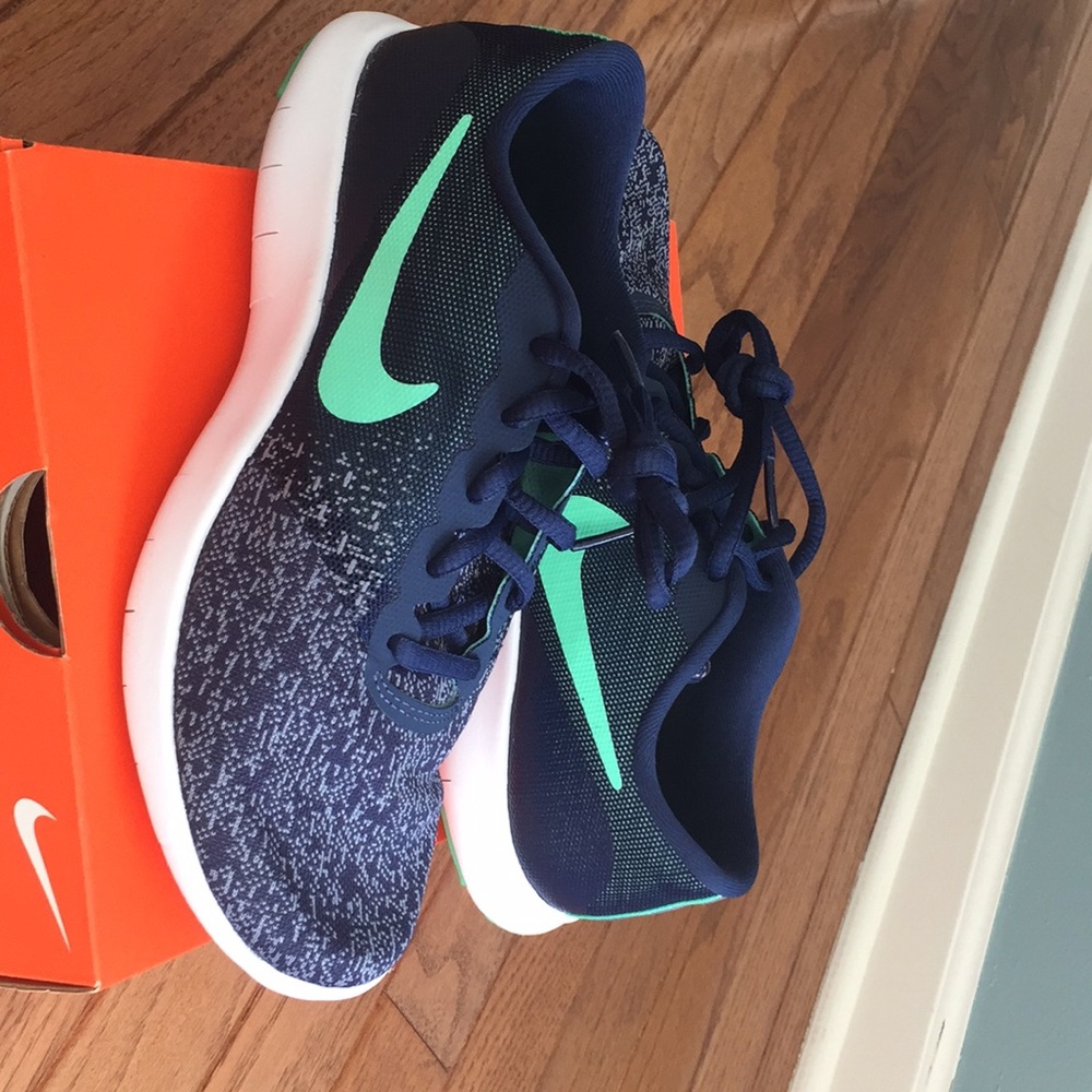 Nike running shoes,new with box